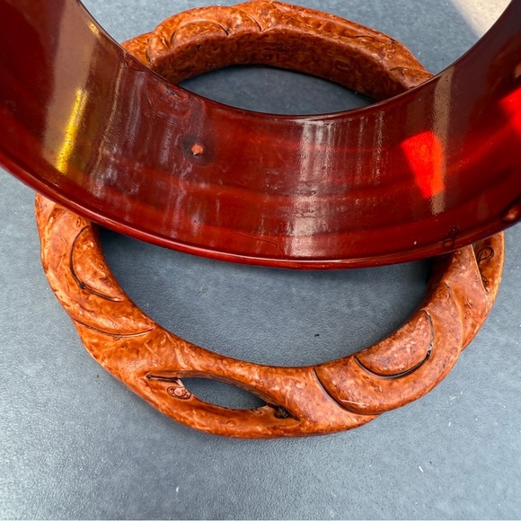 Vintage 1970s Carved Bangles Set in Red and Brown - Picture 4 of 12